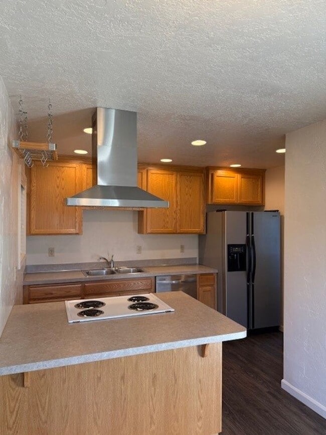 property at 797-799 15th St NE