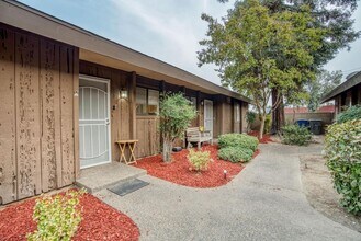 1441 W Norwich Ave in Fresno, CA - Building Photo - Building Photo