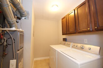 225 Warm Springs Cir in Roswell, GA - Building Photo - Building Photo