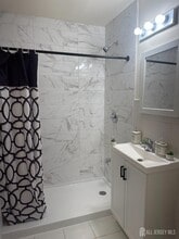211 College Dr in Edison, NJ - Building Photo - Building Photo