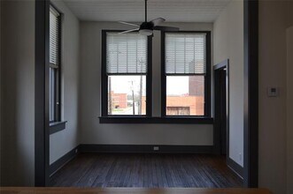 5 W Houston St in Paris, TX - Building Photo - Building Photo