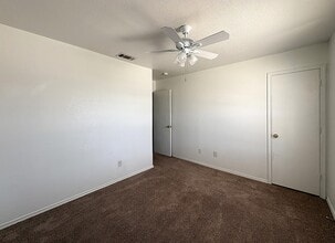 5709 Redstone Dr, Unit A in Killeen, TX - Foto de edificio - Building Photo