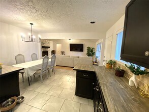 9810 Shell Rock Rd in La Porte, TX - Building Photo - Building Photo