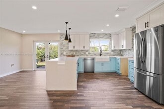 6701 SW 49th Ter in Miami, FL - Building Photo - Building Photo