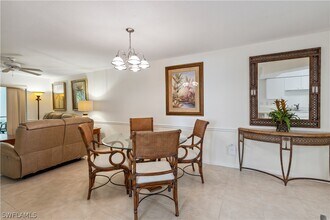15405 Cedarwood Ln in Naples, FL - Foto de edificio - Building Photo