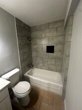 8110 Albacore Dr in Houston, TX - Foto de edificio - Building Photo