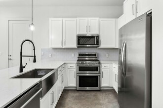 1118 Algarita Ave in Austin, TX - Foto de edificio - Building Photo