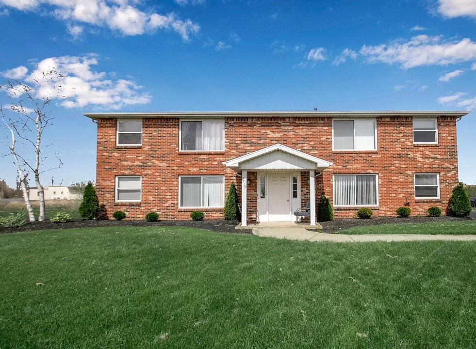 2719 Oppenheim Ct in North Tonawanda, NY - Building Photo