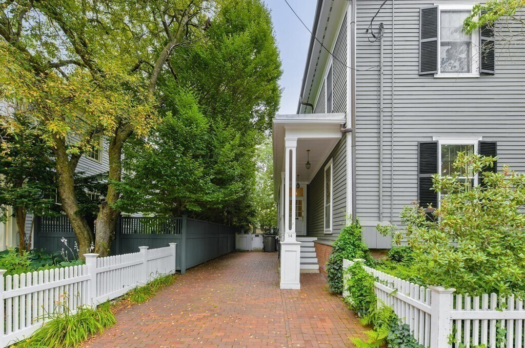14 Ash St in Cambridge, MA - Building Photo