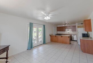 7013 E Loma Land Dr in Scottsdale, AZ - Foto de edificio - Building Photo