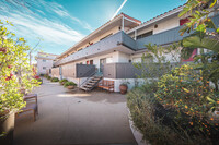 Astoria Oaks Apartments in Sylmar, CA - Building Photo - Building Photo