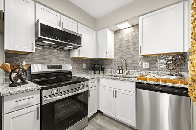 Solei on West Thomas in Phoenix, AZ - Building Photo - Building Photo