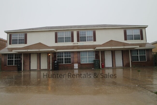 property at 2809 Leroy Cir