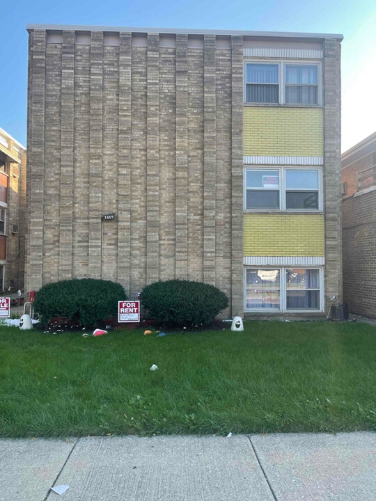 414 W 144th St in Riverdale, IL - Building Photo