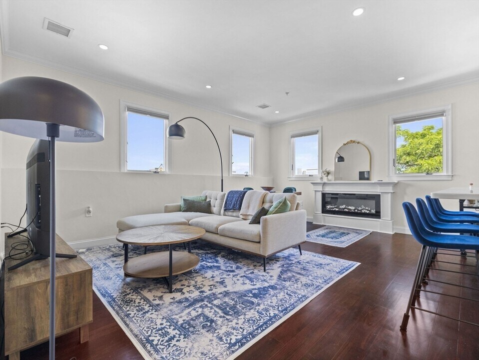 753 E Broadway, Unit 2 in Boston, MA - Building Photo
