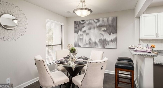 7100 Roswell Rd in Atlanta, GA - Building Photo - Building Photo