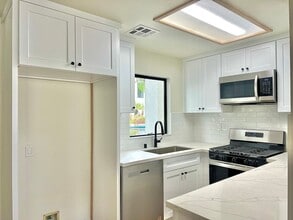 111 S Oak Knoll Ave in Pasadena, CA - Building Photo - Building Photo