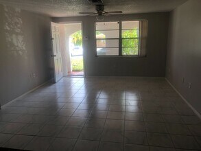 9411 Ledgestone Ln in Port Richey, FL - Foto de edificio - Building Photo