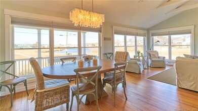 105 Sound Breeze Ave in Groton, CT - Building Photo - Building Photo