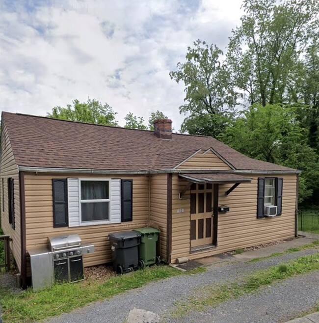 property at 1121 College Ave