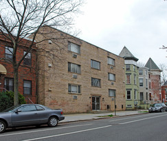 1111 D St NE Apartments