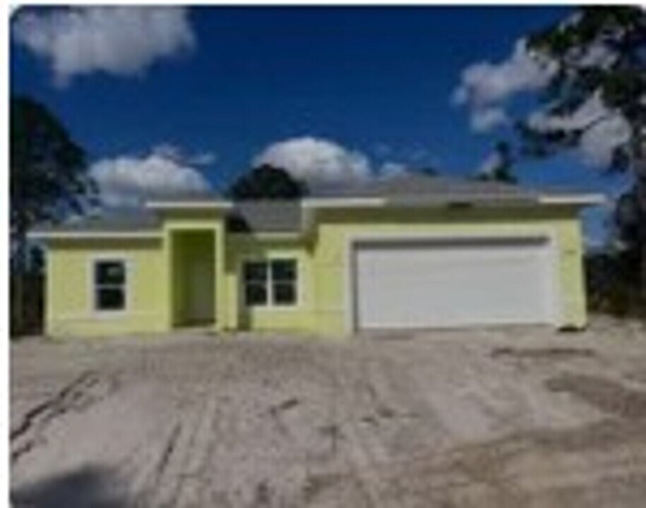 27076 Tangier Dr in Punta Gorda, FL - Building Photo