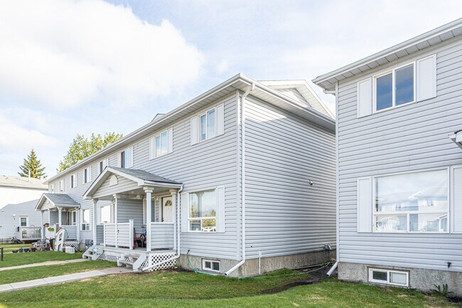 Sunset Bay in Edmonton, AB - Building Photo - Building Photo