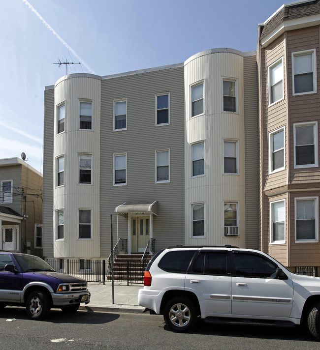 97-99 Zabriskie St in Jersey City, NJ - Building Photo - Building Photo