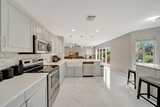 1700 SW 106th Terrace in Davie, FL - Foto de edificio - Building Photo