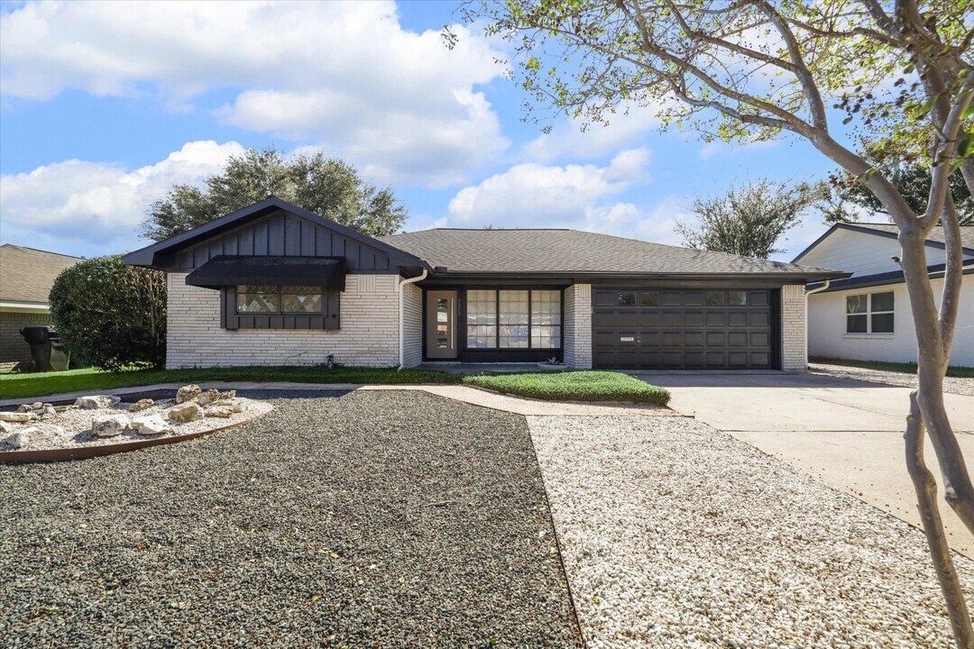 6523 Cindy Ln in Houston, TX - Building Photo
