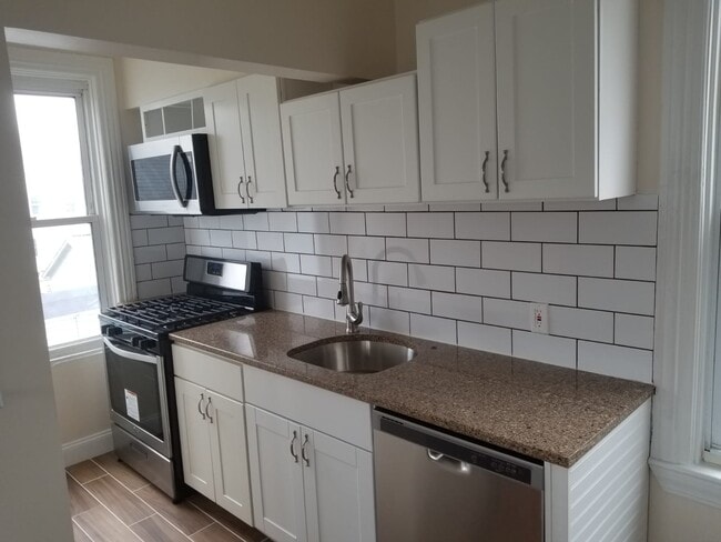 205 Waterman Ave, Unit 2ND