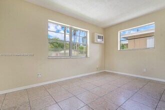 805 NW 3rd Terrace in Hallandale Beach, FL - Building Photo - Building Photo