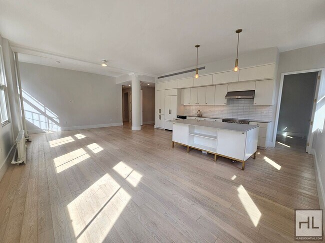 452 Broome St in New York, NY - Building Photo - Building Photo