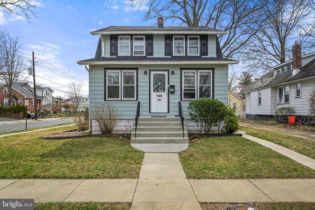 28 E Holly Ave in Oaklyn, NJ - Building Photo