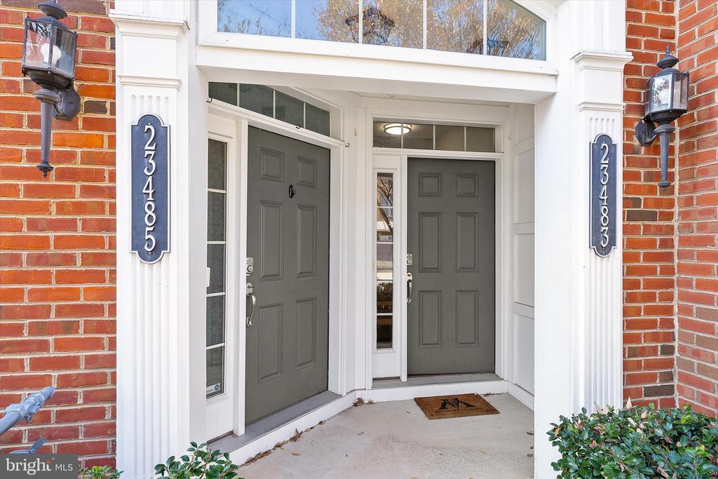 23483 Logans Ridge Terrace in Ashburn, VA - Foto de edificio