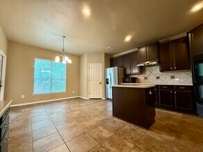 8018 Grissom Crest in San Antonio, TX - Building Photo - Building Photo