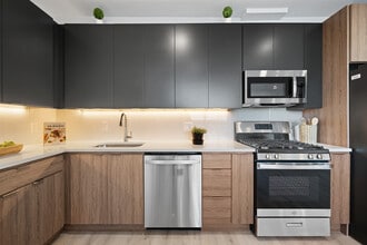 Baypark Bayonne in Bayonne, NJ - Building Photo - Building Photo