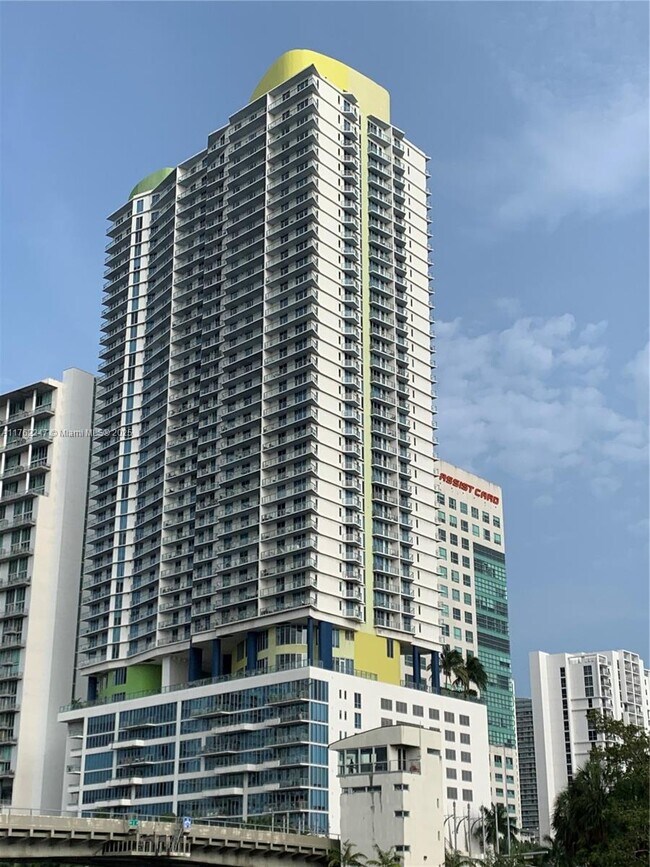185 SW 7th St, Unit 1410 in Miami, FL - Building Photo - Building Photo