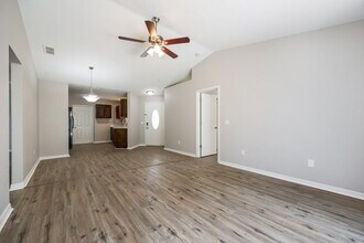 222 Eagle Point Blvd in Auburndale, FL - Building Photo - Building Photo