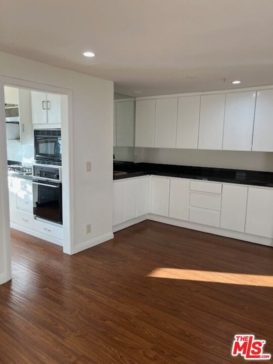 120 S Crescent Dr, Unit 305 in Beverly Hills, CA - Foto de edificio - Building Photo