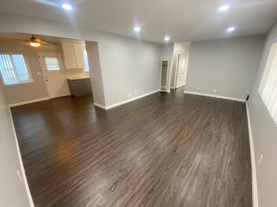 308-310 Culper Ct in Hermosa Beach, CA - Building Photo