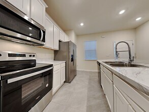 519 Big Tree Wy in Orange Park, FL - Building Photo - Building Photo