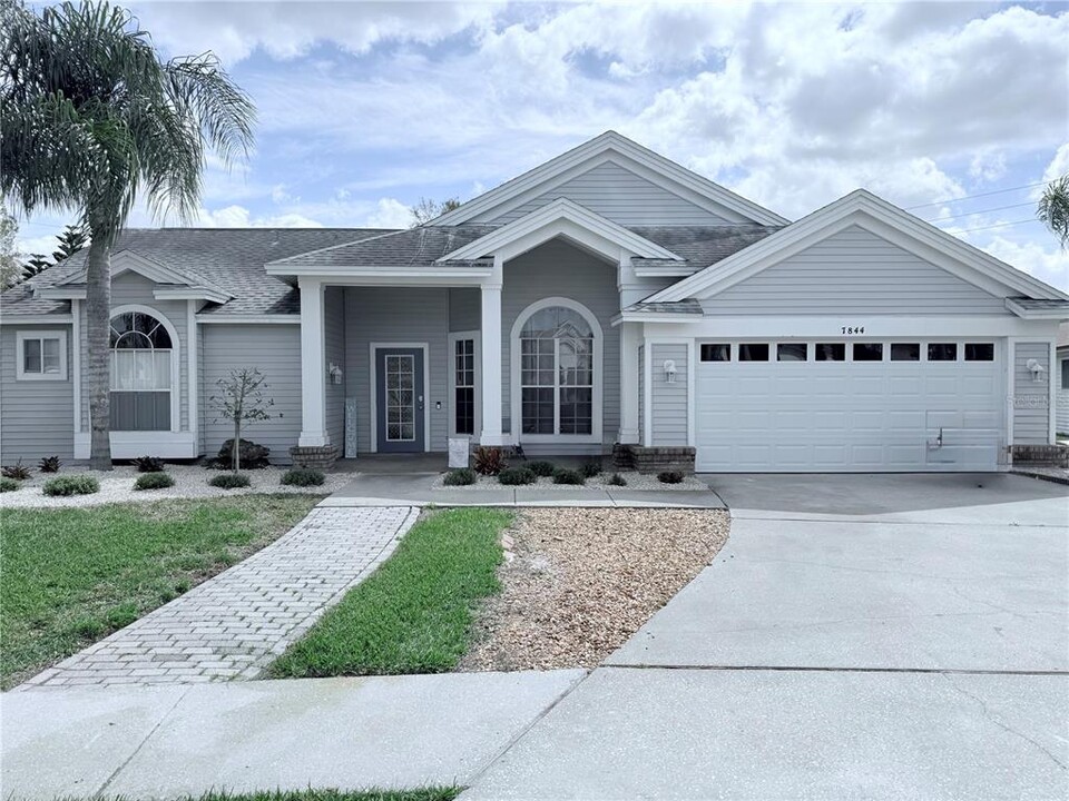 7844 Trail Run Loop in New Port Richey, FL - Building Photo