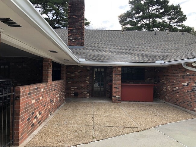 property at 1333 Oakdale Dr