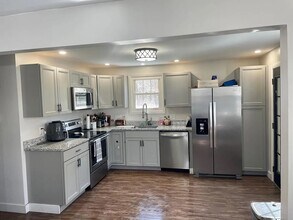 15 Reginald St in Auburn, ME - Building Photo - Building Photo