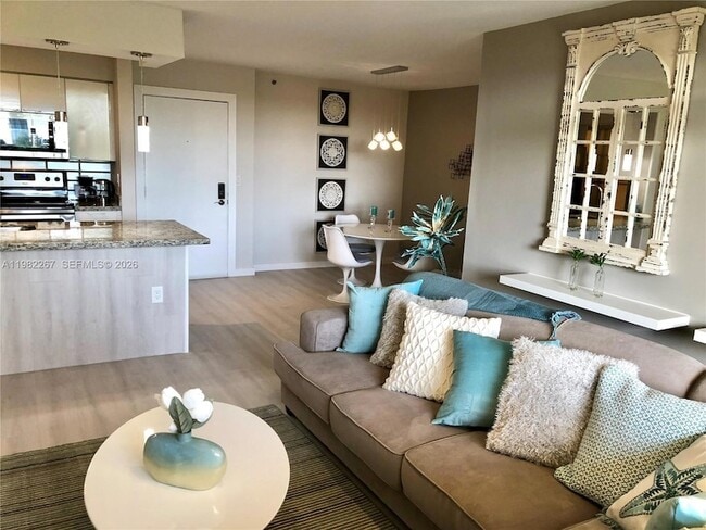 19999 E Country Club Dr, Unit 1405 in Aventura, FL - Building Photo - Building Photo