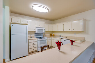 The Oaks of Pasadena- ALL INCLUSIVE 55+ in Pasadena, CA - Building Photo - Interior Photo