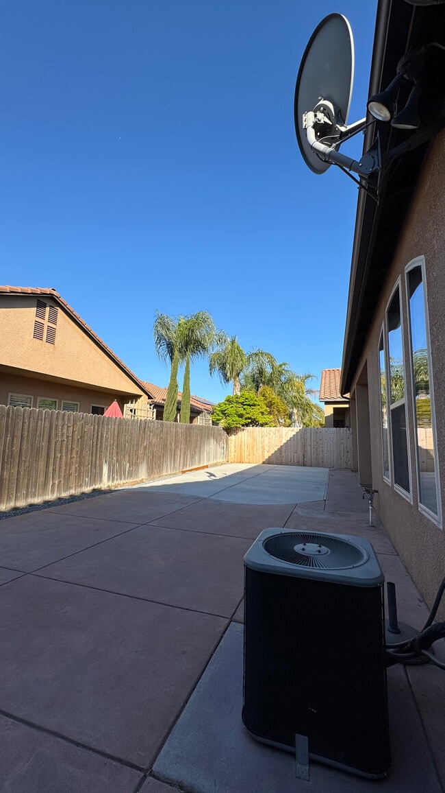 5959 E Via Casella Dr in Fresno, CA - Building Photo - Building Photo