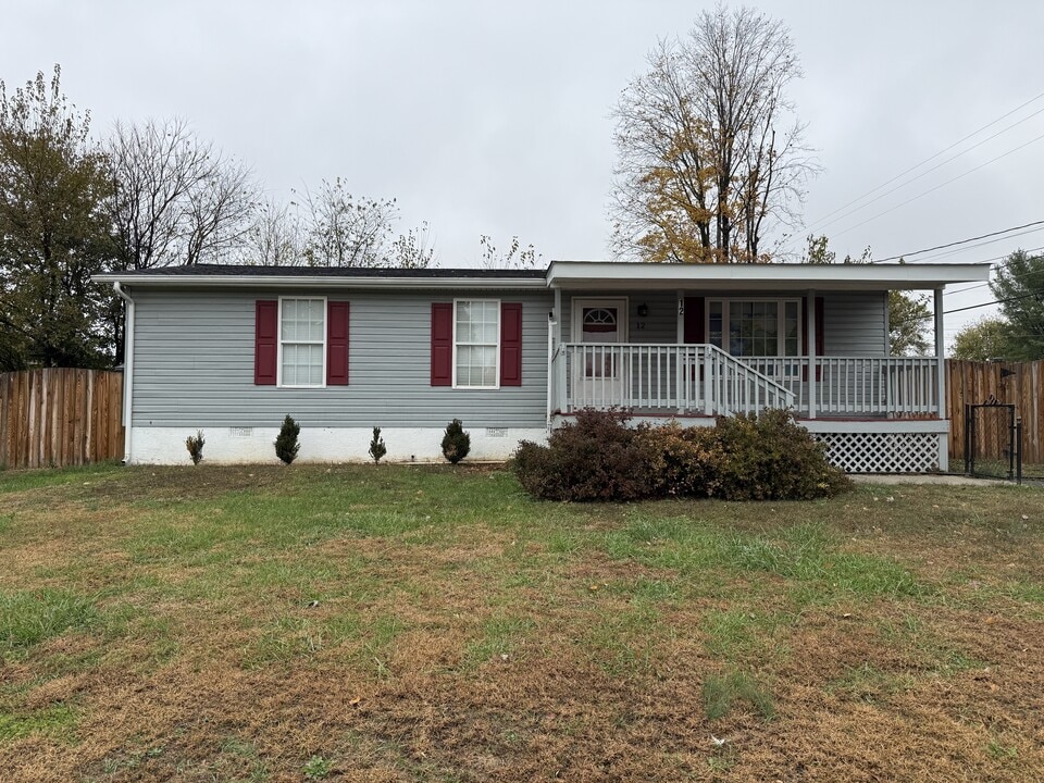 12 Hunt Dr in Kearneysville, WV - Building Photo