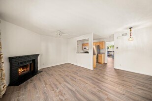 4565 Cleveland Ave in San Diego, CA - Building Photo